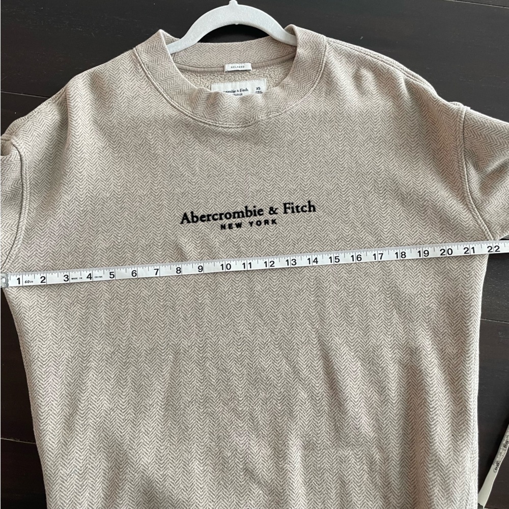 Abercrombie and Fitch Relaxed Crewneck Sweatshirt Logo Neutral XS - Picture 6 of 7